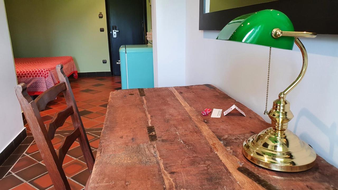 Hotel Restaurant El Bosc Banyeres del Penedes Extérieur photo