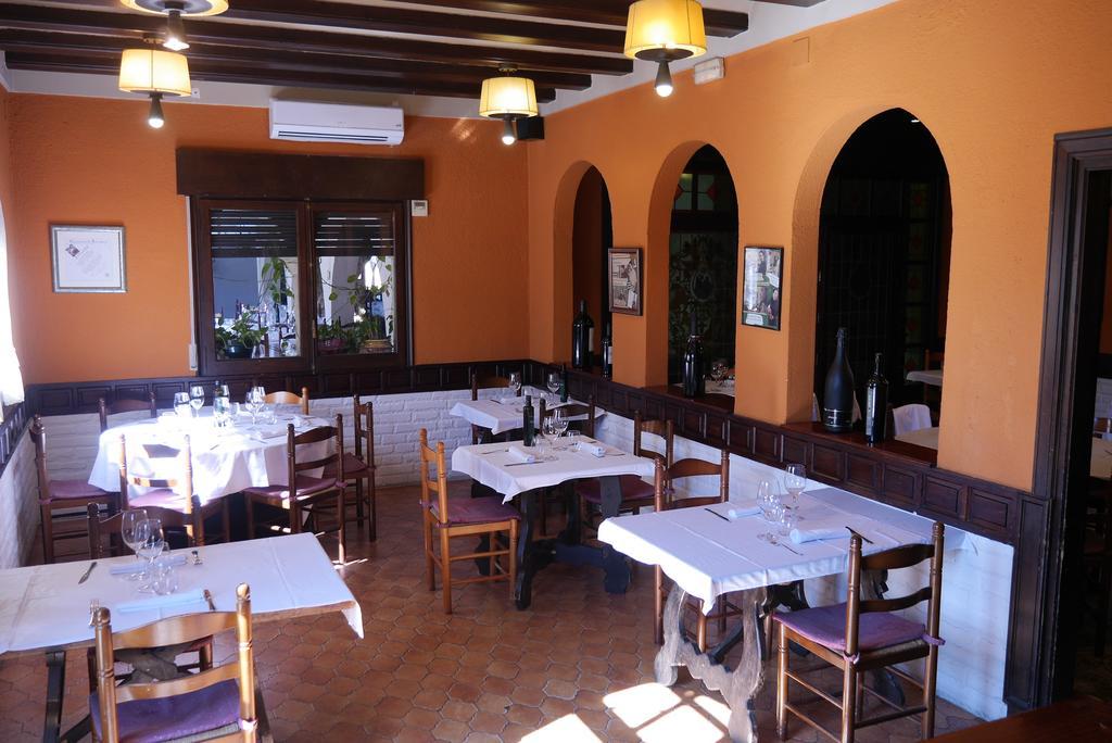 Hotel Restaurant El Bosc Banyeres del Penedes Extérieur photo